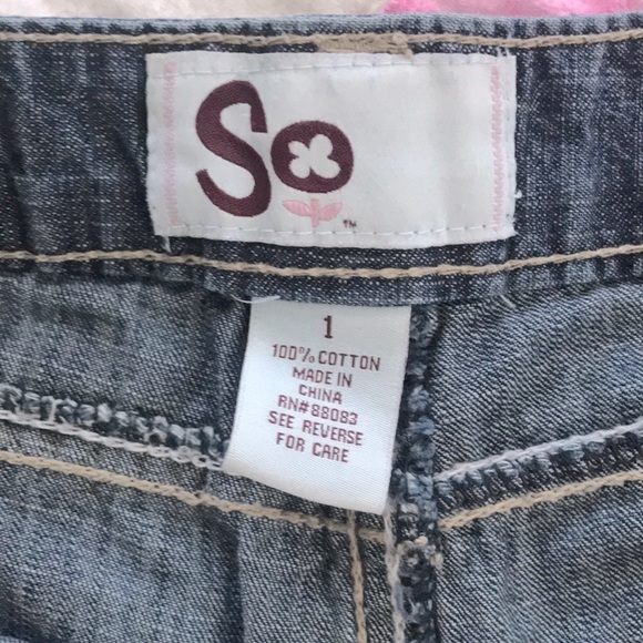 Denim Shorts/Jean Shorts - Picture 3 of 3